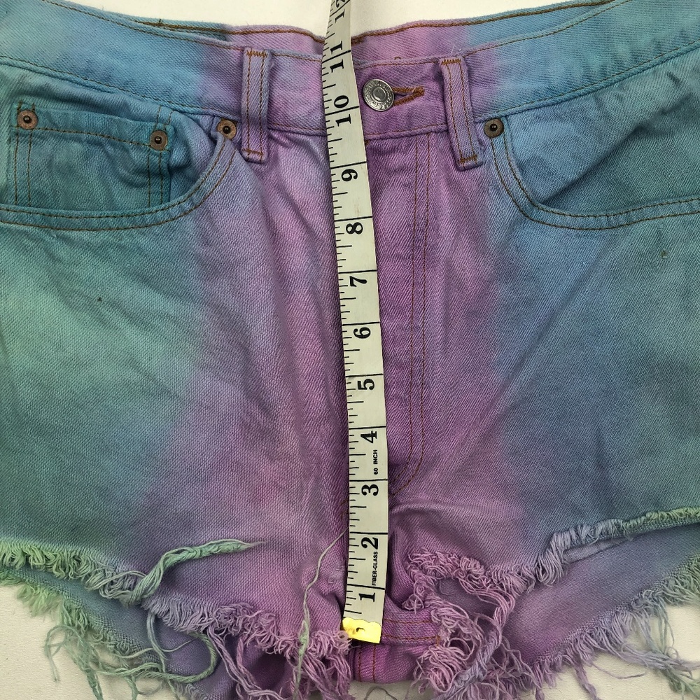 RP4LF Levi's tie dye cutoff jean shorts - Picture 4 of 6